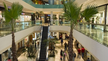 Sonae Sierra firma con el