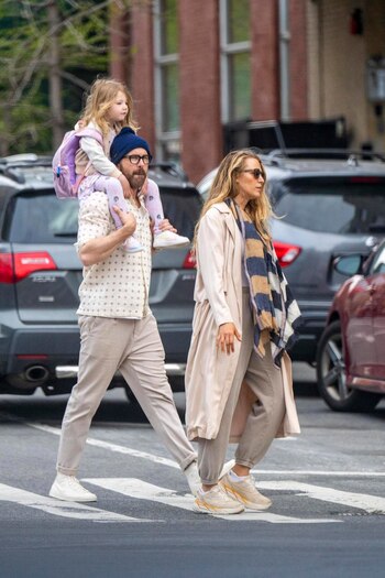 Celebrities Ryan Reynolds, Blake Lively