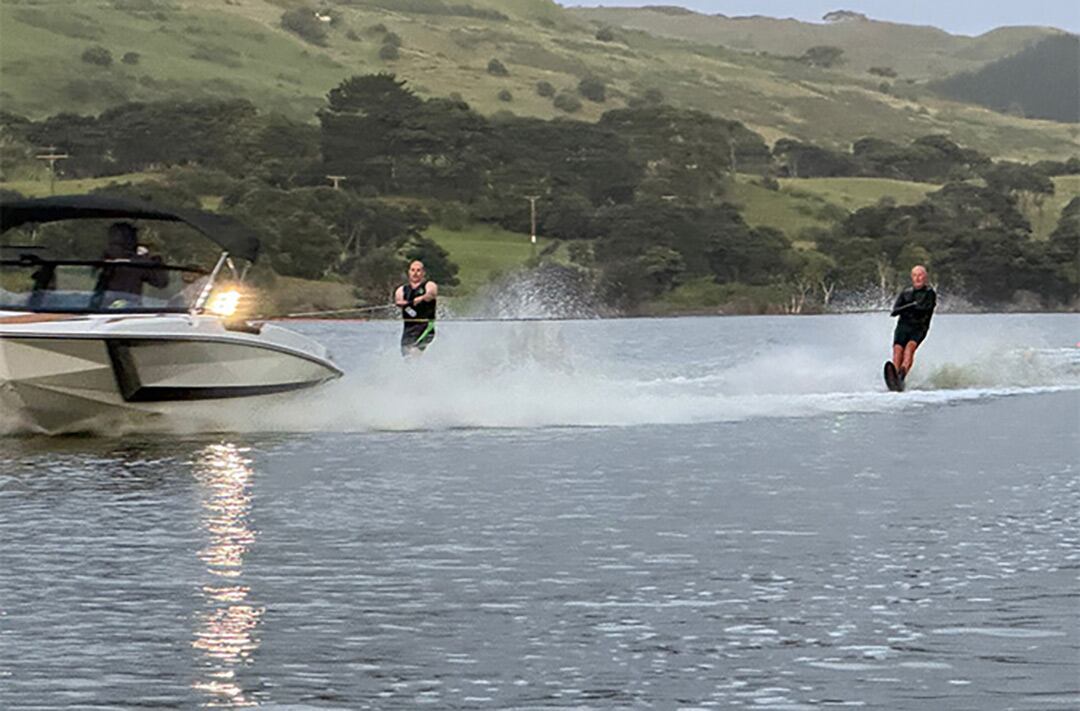 El neozelandés obtuvo la verificación tras esquiar en Lake Kereta, en Auckland, cuando tenía 94 años y 318 días (Récord Guinness)