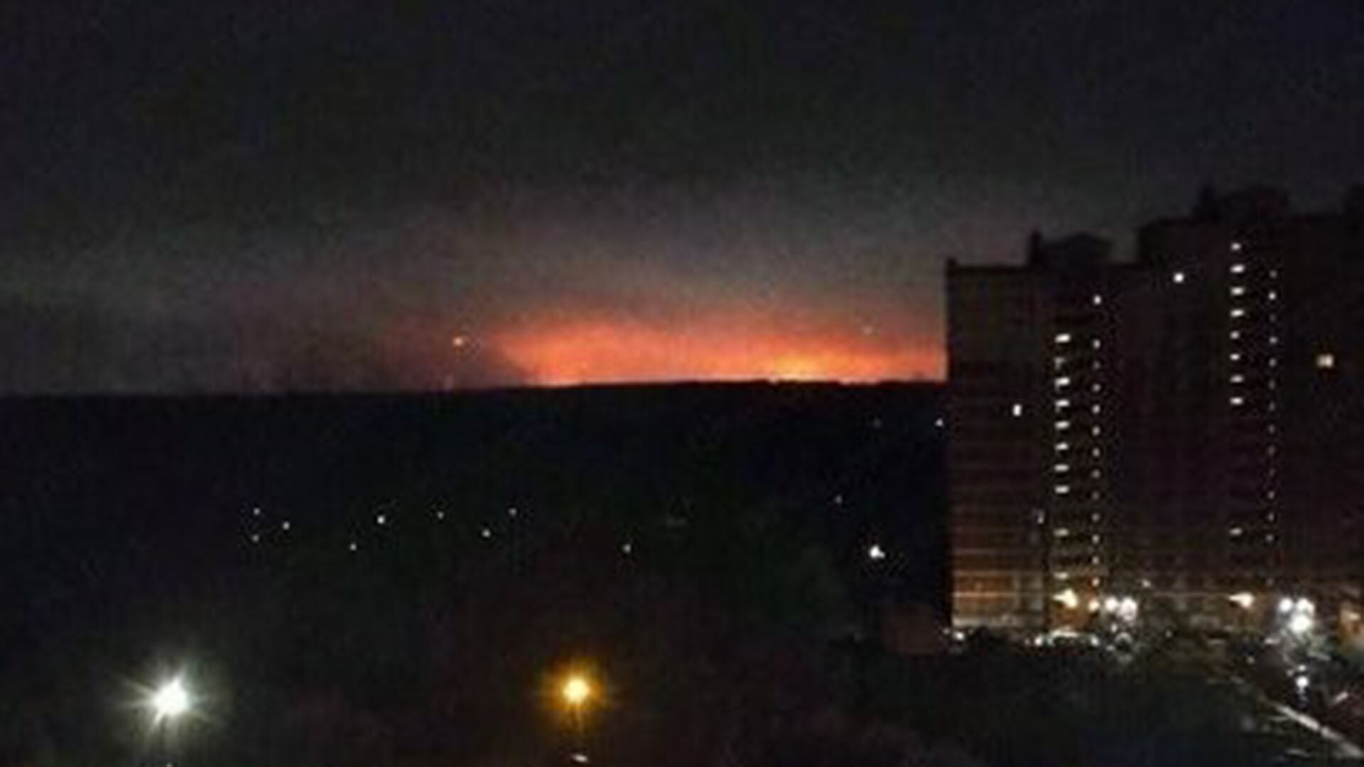 Drones ucranianos atacaron una refinería en la región rusa de Riazán, ubicada a unos 200 kilómetros al sureste de Moscú (@thesniperx15)