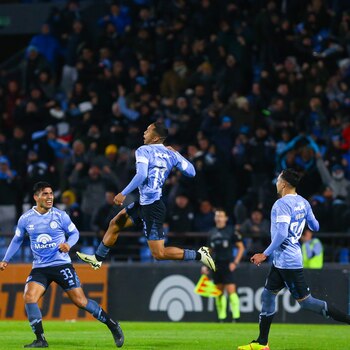 La celebración de Bryan Reyna por su doblete y remontada de Belgrano ante Central Córdoba.