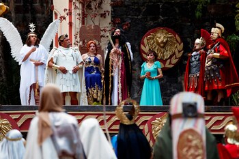 La 178 representación de la Pasión de Cristo, es celebrada hoy, en la alcaldía de Iztapalapa, en Ciudad de México. EFE/José Méndez