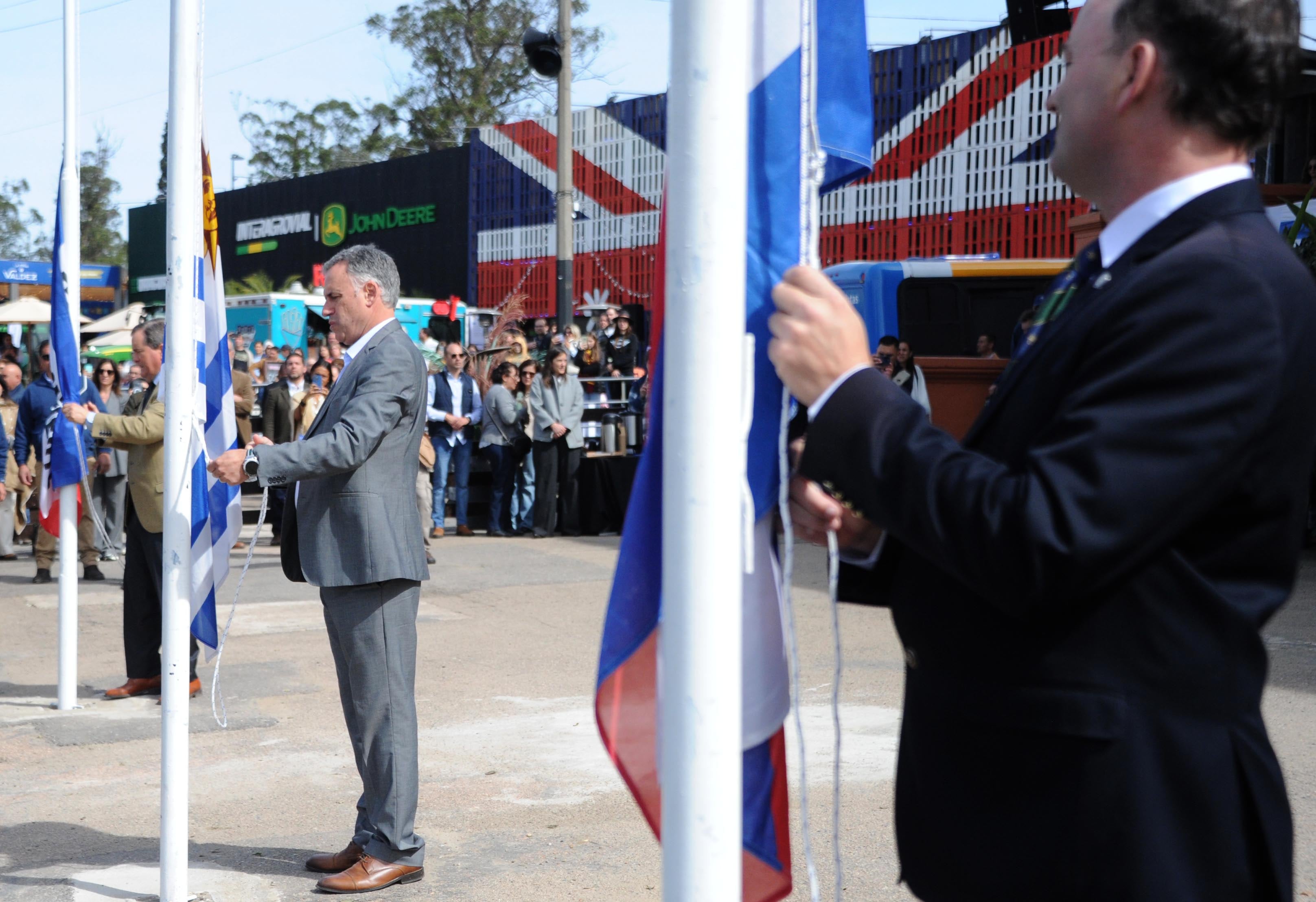 El presidente de Uruguay, Yamandú Orsi, junto al presidente de la Asociación Rural del Uruguay, Rafael Ferber (Archivo/Presidencia)