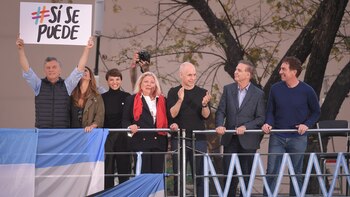Mauricio Macri, arriba del escenario