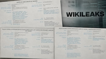 Tres documentos en español con encabezados sobre la Marcha Verde y el Sáhara junto a la palabra WikiLeaks en el fondo