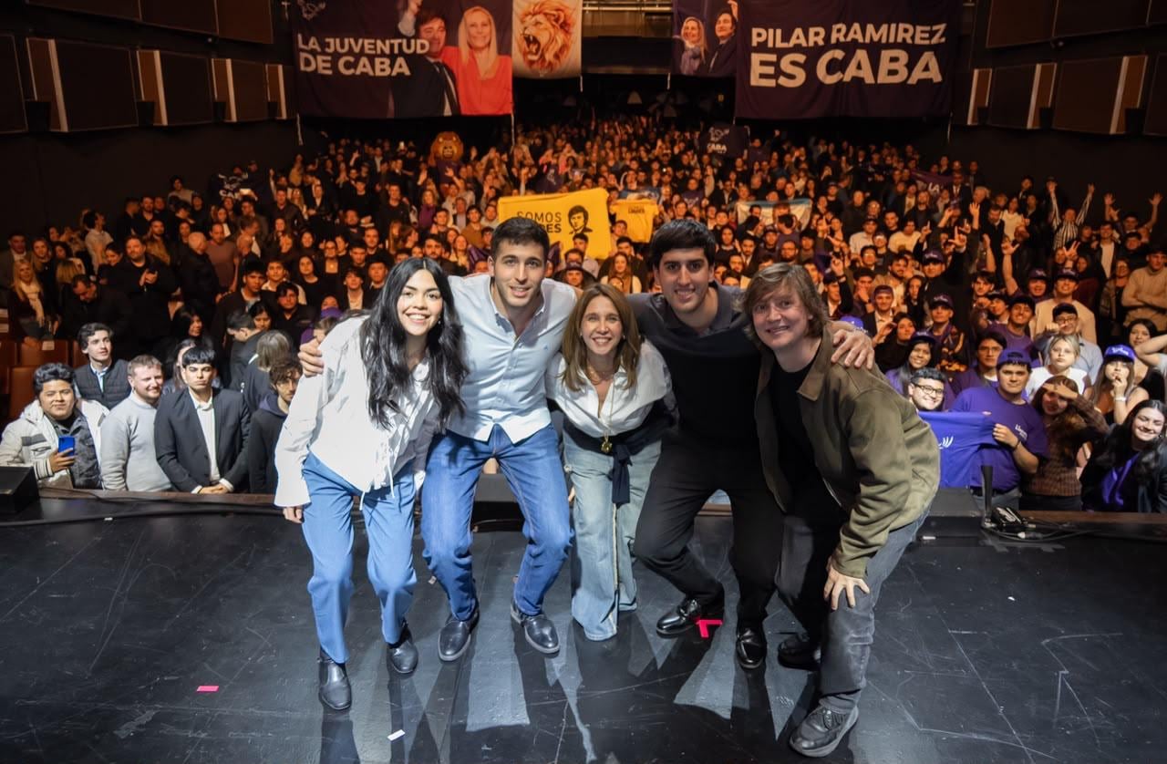 Los dirigentes juveniles de La Libertad Avanza en un acto en CABA