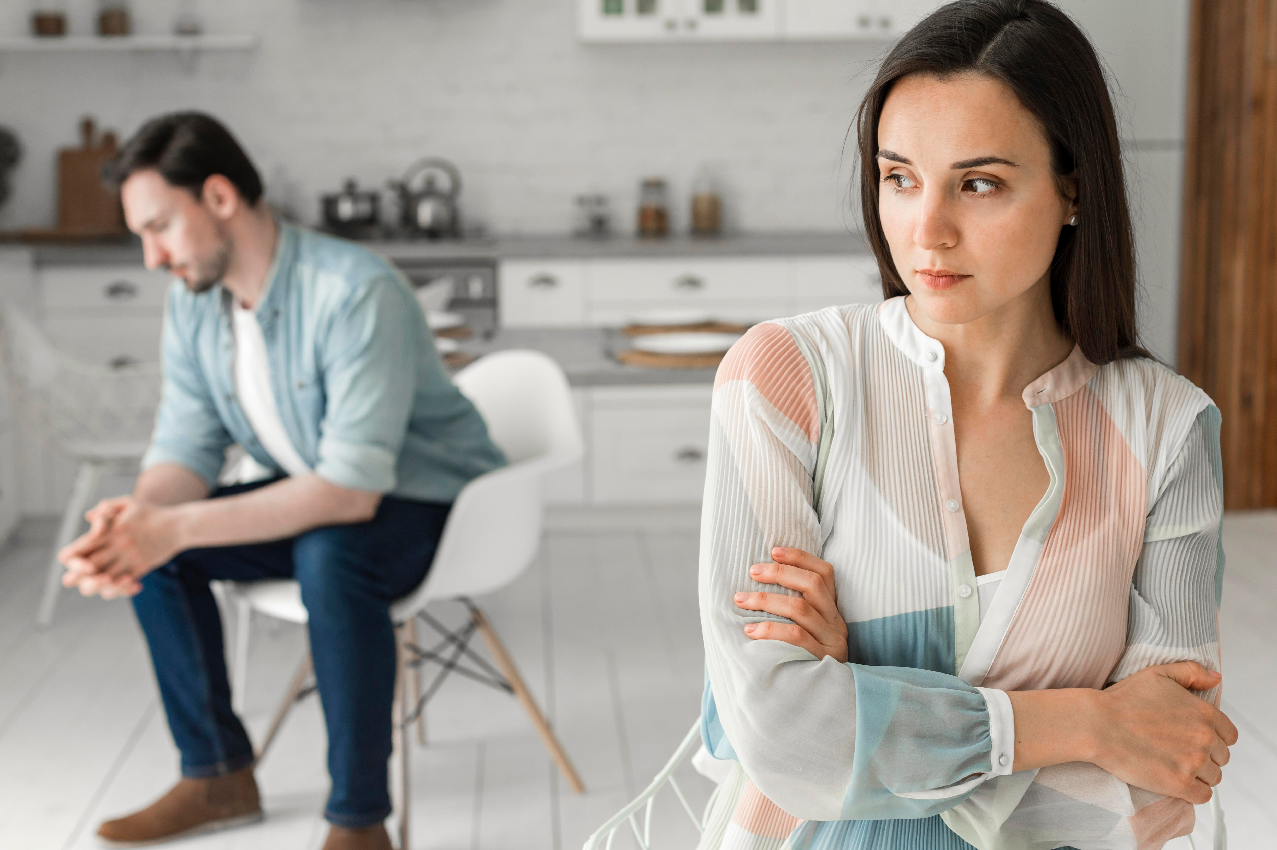 La psicóloga Sonia Barber explica las cosas que deben hablar las parejas antes de irse a vivir juntos. (Freepik)