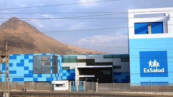 Extirpan tumor gigante a menor