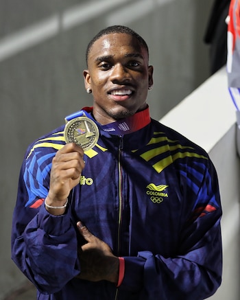 Ronal Longa hizo historia al ser el primer colombiano en ganar medalla oro en la prueba de los 100 metros planos - crédito Comité Olímpico Colombiano