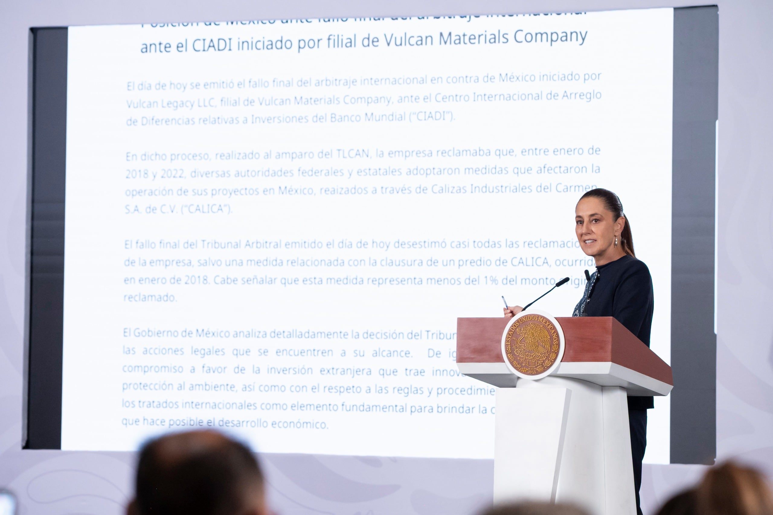 Sheinbaum detalla en la mañanera el fallo del CIADI y revela diferencias entre las versiones de Vulcan y Economía