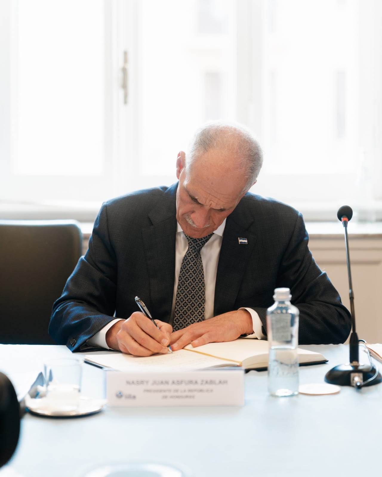 La gira oficial de Nasry Asfura por Italia incluye reuniones con empresarios para identificar oportunidades que contribuyan al crecimiento productivo y tecnológico de Honduras. (Foto: Casa Presidencial)