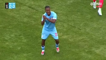 Golazo de Adrián Ascues tras