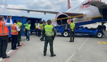 Las dosis arribaron al aeropuerto