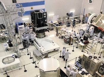 El proyecto involucró a INVAP como contratista principal y a VENG en operaciones y soporte, consolidando la industria espacial argentina (INVAP)