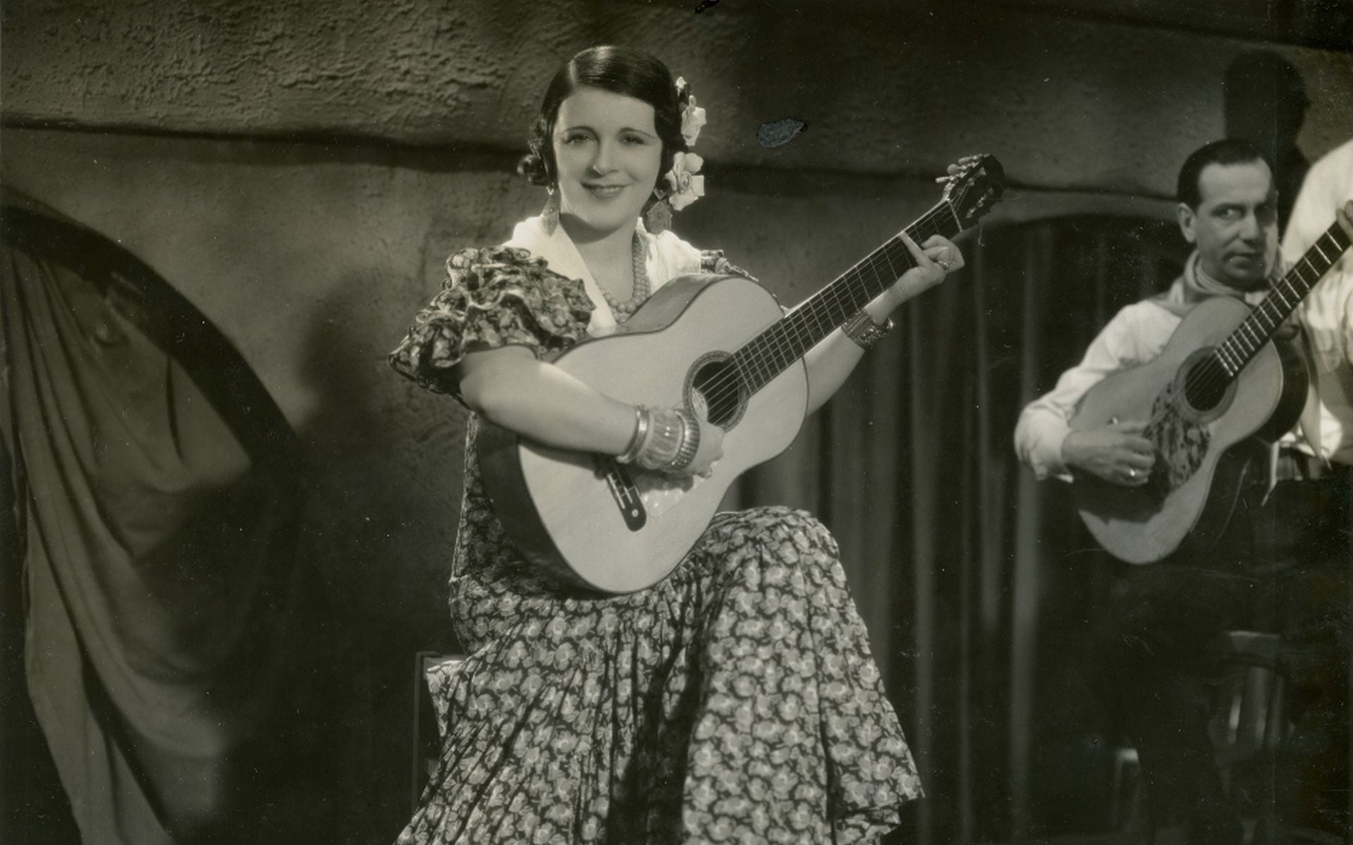 De los salones parisinos a la precariedad limeña, la vida de Alina de Silva se apagó recordando el brillo efímero del arte frente a la dureza del destino. (IberLibro)