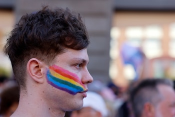 Una persona asiste a la