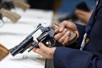 Decomiso de armas. (especial)