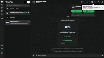 Captura de pantalla de la interfaz de WhatsApp Web en modo oscuro, mostrando una ventana emergente que anuncia "New: Calling on web" con botones para llamadas de voz y video