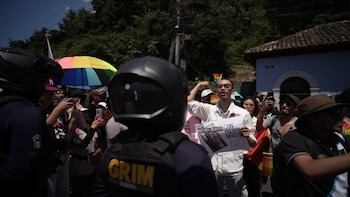 Guatemala: Caminata del Orgullo Antigua se realiza con presencia policial y limitaciones de acceso