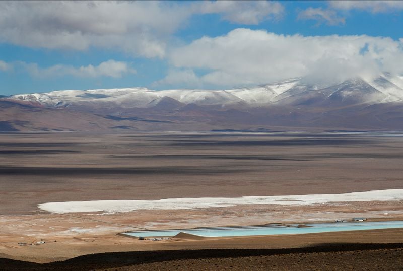 La expansión de la exploración de litio en Catamarca, Salta y Jujuy, junto con el avance de proyectos de cobre en San Juan y Catamarca, explica buena parte de ese cambio (Foto: Reuters)