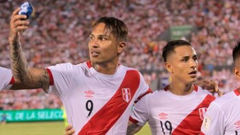 Yoshimar Yotún y Paolo Guerrero