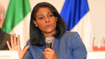 Jueces, policías y abogados: la fiscalía de Ecuador arrestó a 14 personas en una investigación sobre crimen organizado