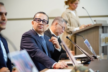 El representante a la Cámara Julio César Triana defendió un proyecto de ley que busca crear un tipo penal con condenas de cuatro a ocho años de prisión para quienes oculten su identidad y cometan actos vandálicos durante protestas en Colombia - crédito Cámara de Representantes