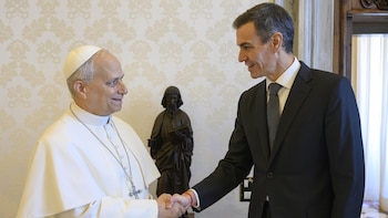 Sánchez acompañará a León XIV en su encuentro con migrantes en el muelle de Arguineguín. (Europa Press)