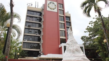 Universidad de Panamá impartirá clases virtuales lunes y martes mientras inspecciona sus edificios tras terremoto