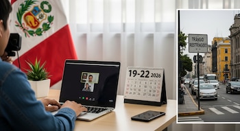 Persona con laptop en videollamada, calendario de junio de 2026, bandera peruana, teléfono y señal de "Tránsito Restringido" con autos en una calle.