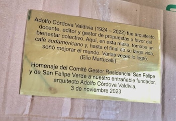 Placa conmemorativa al arquitecto Adolfo