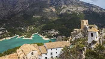El Castell de Guadalest, un pueblo en Alicante (Turismo Comunitat Valenciana).