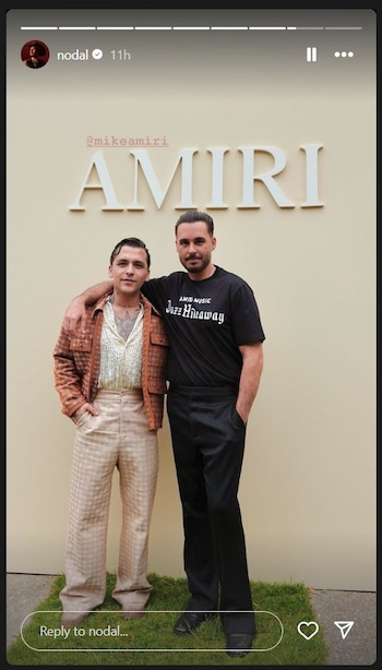 El intérprete posó con el