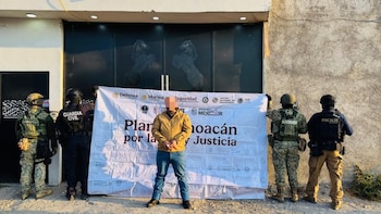 Aseguran armas, documentos de cobro