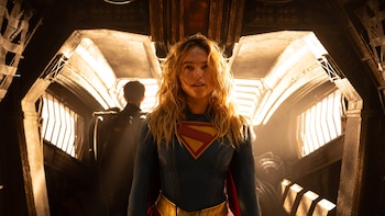 El inesperado festejo de Milly Alcock tras convertirse en la nueva Supergirl