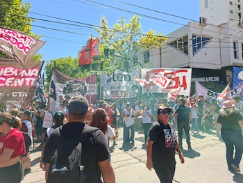 Agrupaciones y sindicatos neuquinos marcharon