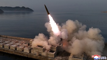 El régimen de Corea del Norte lanzó “alrededor de una docena” de misiles balísticos hacia el Mar de Japón
