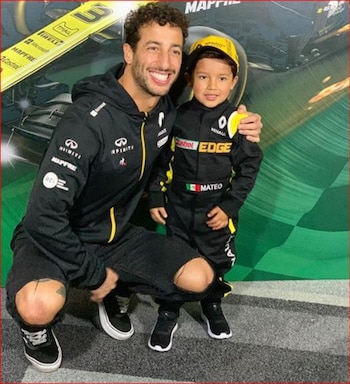 Conoció al piloto Daniel Ricciardo