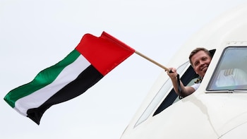 Emiratos levanta todas las restricciones al tráfico aéreo