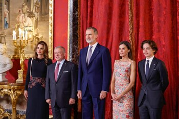 Hashem de Jordania junto a