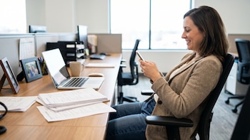 Qué sucede en el cerebro durante la procrastinación: por qué la mente busca retrasar tareas importantes