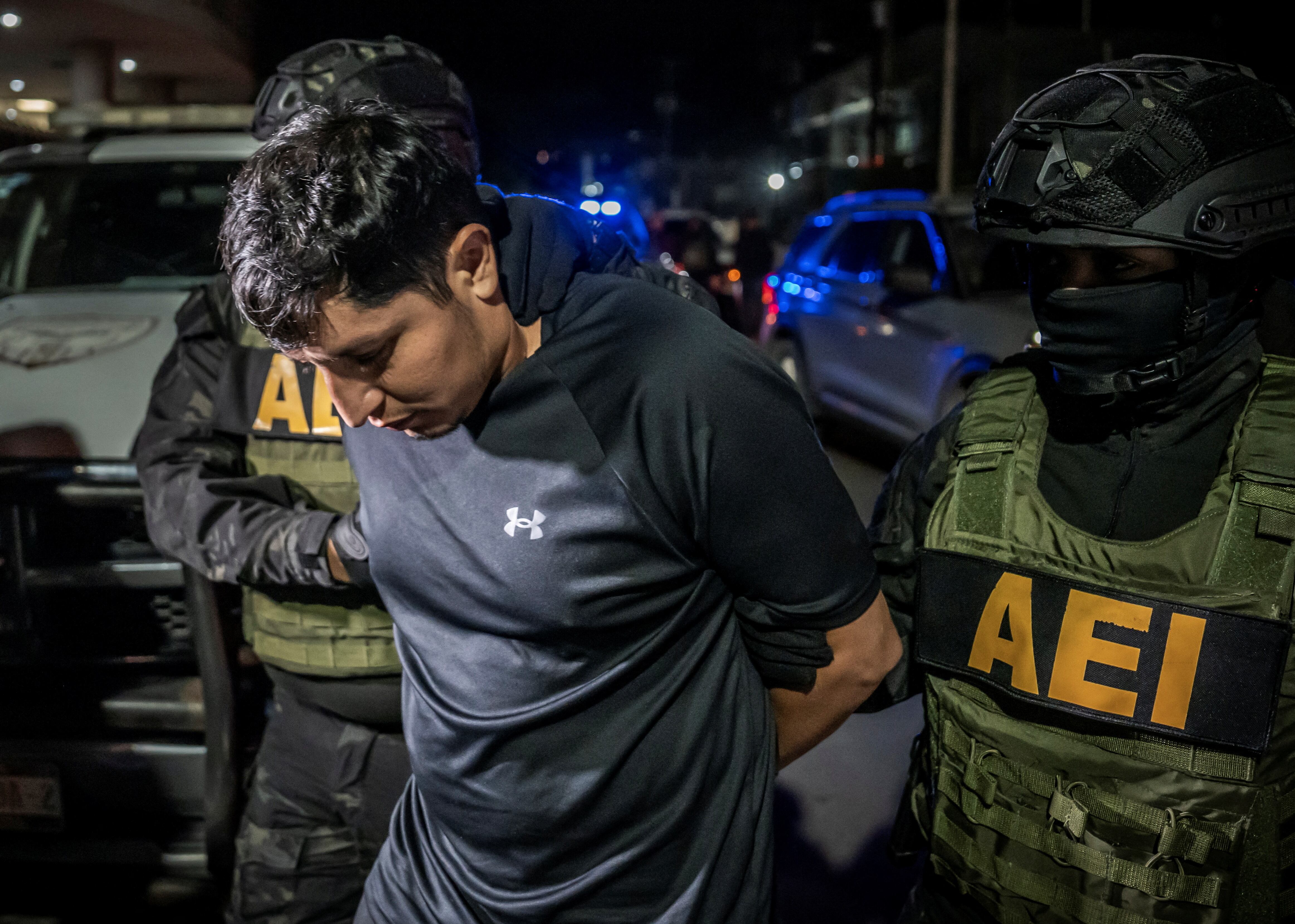 Hernández, prófugo de alto riesgo, había escapado de la custodia en California y era buscado por homicidio y otros delitos graves. Fue detenido tras una semana de búsqueda y un operativo especial en Tijuana. (REUTERS/Stringer)