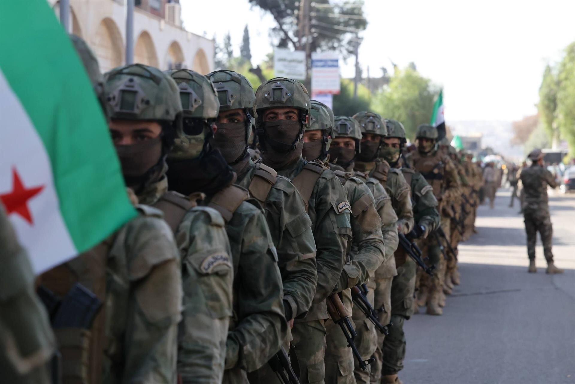 Mueren cuatro militares sirios en un nuevo ataque achacado a «terroristas» contra un puesto de control en Raqqa