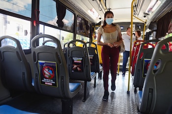 El gremio de transporte público advierte sobre la necesidad de equilibrar tarifas tras el aumento sostenido de los hidrocarburos./ (REUTERS/Jessica Orellana)