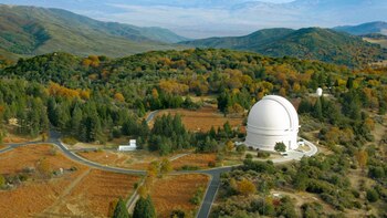 Telescopio Zwicky Transient Facility descubrió el cometa C/2022 E3 (ZTF) en marzo del año pasado. Fuente: IPAC-Caltech.