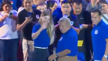 César Acuña cerró su campaña electoral en Ate en compañía de su hijo Richard, Brullena Horna y streamers