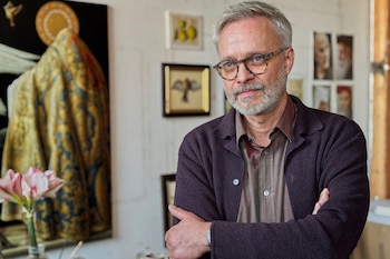 El pintor Michael Triegel posa