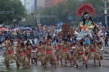 El megadesfile reunió a familias y turistas nacionales y extranjeros para celebrar el Día de Muertos
(Foto: Graciela López /Cuartoscuro)