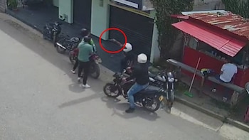 Video de seguridad revela presunto secuestro de un hombre en Cajibío, Cauca por sujetos armados en motocicletas