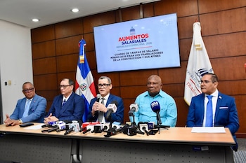 El ministro de Trabajo Eddy Olivares Ortega afirmó que el alza del salario mínimo buscó avanzar hacia remuneraciones más justas para los trabajadores dominicanos. (Cortesía: Ministerio de Trabajo de la República Dominicana)